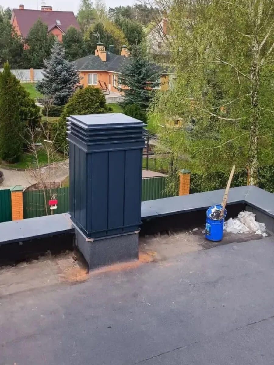 Кожух с колпаком жалюзи на трубу, плоская кровля